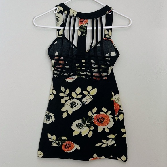 Motel Rocks Floral Top 🌹 - Picture 2 of 2